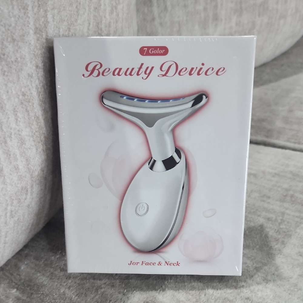 NWT Beauty Device Red Light Therapy For Face & Neck